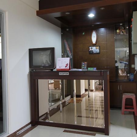 Reddoorz Plus Near Ambassador Mall จาการ์ตา ภายนอก รูปภาพ